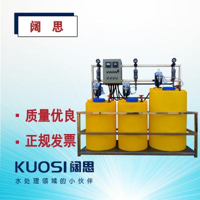 加藥裝置是以計量泵為主要投加設備、將溶藥箱、攪拌器、液位計、安全閥、止回閥、壓力表、過濾器、緩沖器、管路、閥門、底座、扶梯、自動監視系統、電力控制系統等按工藝流程需要組裝在一個公共平臺上，形成一個模塊，即所謂的撬裝式組合式單元（簡稱“撬體”）。按需要將定量的藥劑放入攪拌溶液箱內進行攪拌溶解，溶解完畢后再通過計量泵送至投加點的工作過程，加藥量的大小可自由任意調節，以滿足不同加藥量的場所