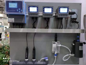 泳池五參數(shù)在線檢測儀 檢測參數(shù)： pH, ORP 余氯,濁度， 溫度