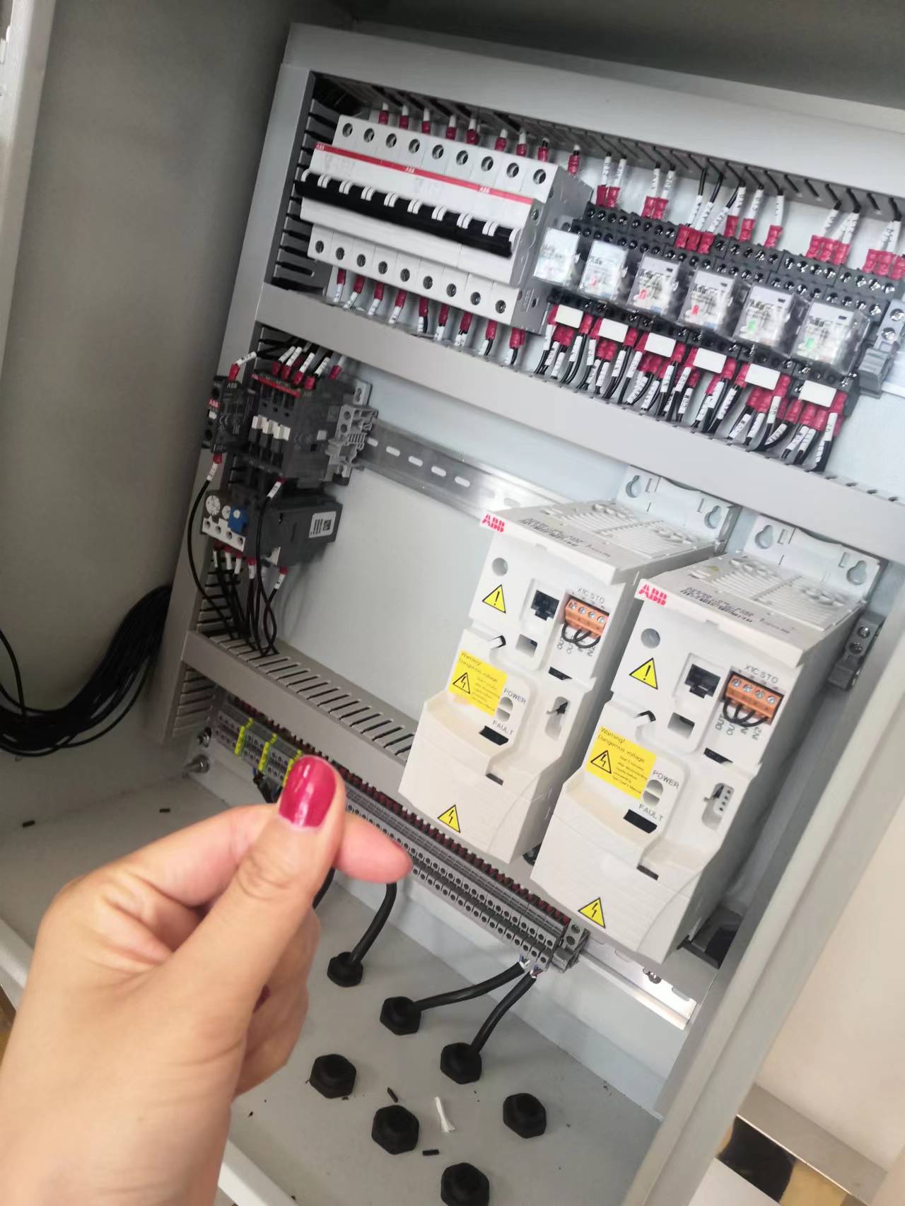 1653384032656547.jpg 控制箱內(nèi).jpg